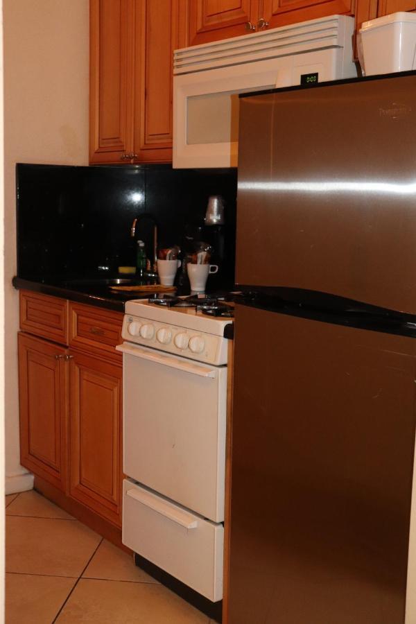 On Hollywood Beach - Affordable Two Bedrooms Sleeps 6 With Two Bathrooms Дейния Бийч Екстериор снимка