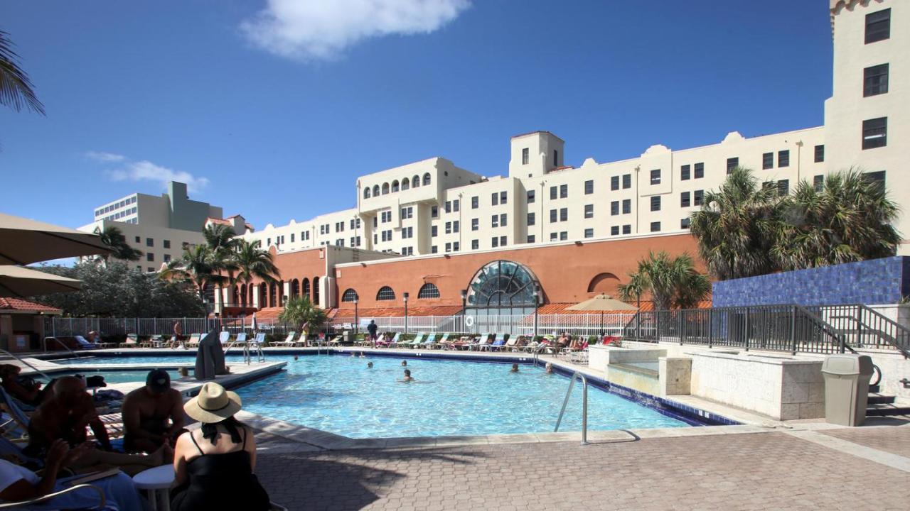 On Hollywood Beach - Affordable Two Bedrooms Sleeps 6 With Two Bathrooms Дейния Бийч Екстериор снимка