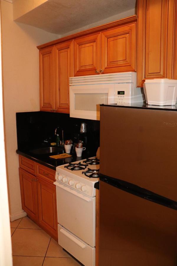 On Hollywood Beach - Affordable Two Bedrooms Sleeps 6 With Two Bathrooms Дейния Бийч Екстериор снимка