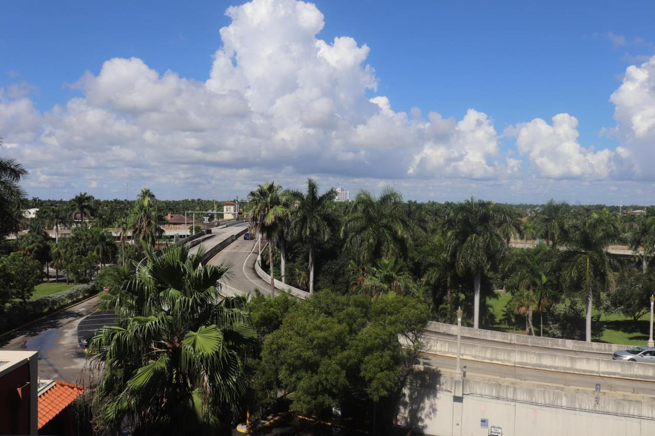 On Hollywood Beach - Affordable Two Bedrooms Sleeps 6 With Two Bathrooms Дейния Бийч Екстериор снимка