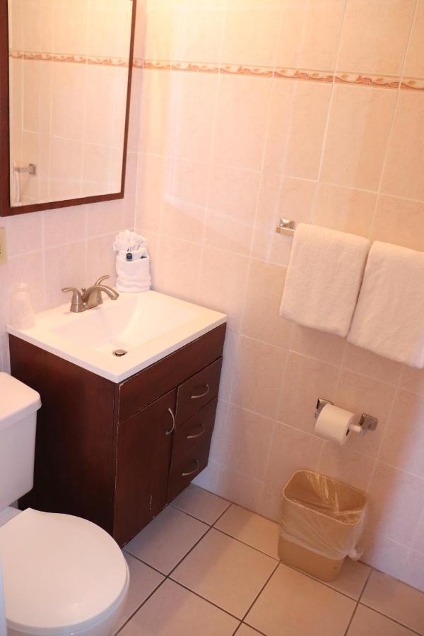 On Hollywood Beach - Affordable Two Bedrooms Sleeps 6 With Two Bathrooms Дейния Бийч Екстериор снимка