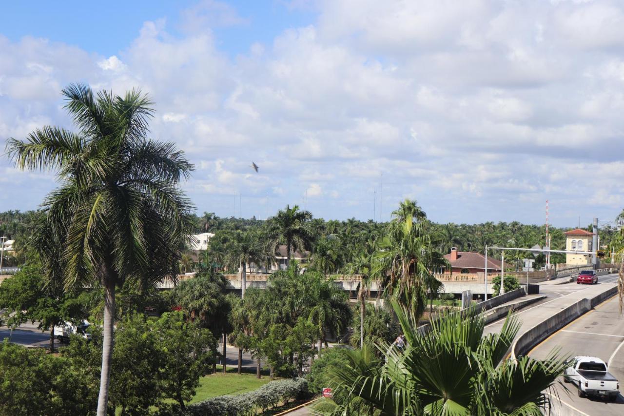 On Hollywood Beach - Affordable Two Bedrooms Sleeps 6 With Two Bathrooms Дейния Бийч Екстериор снимка