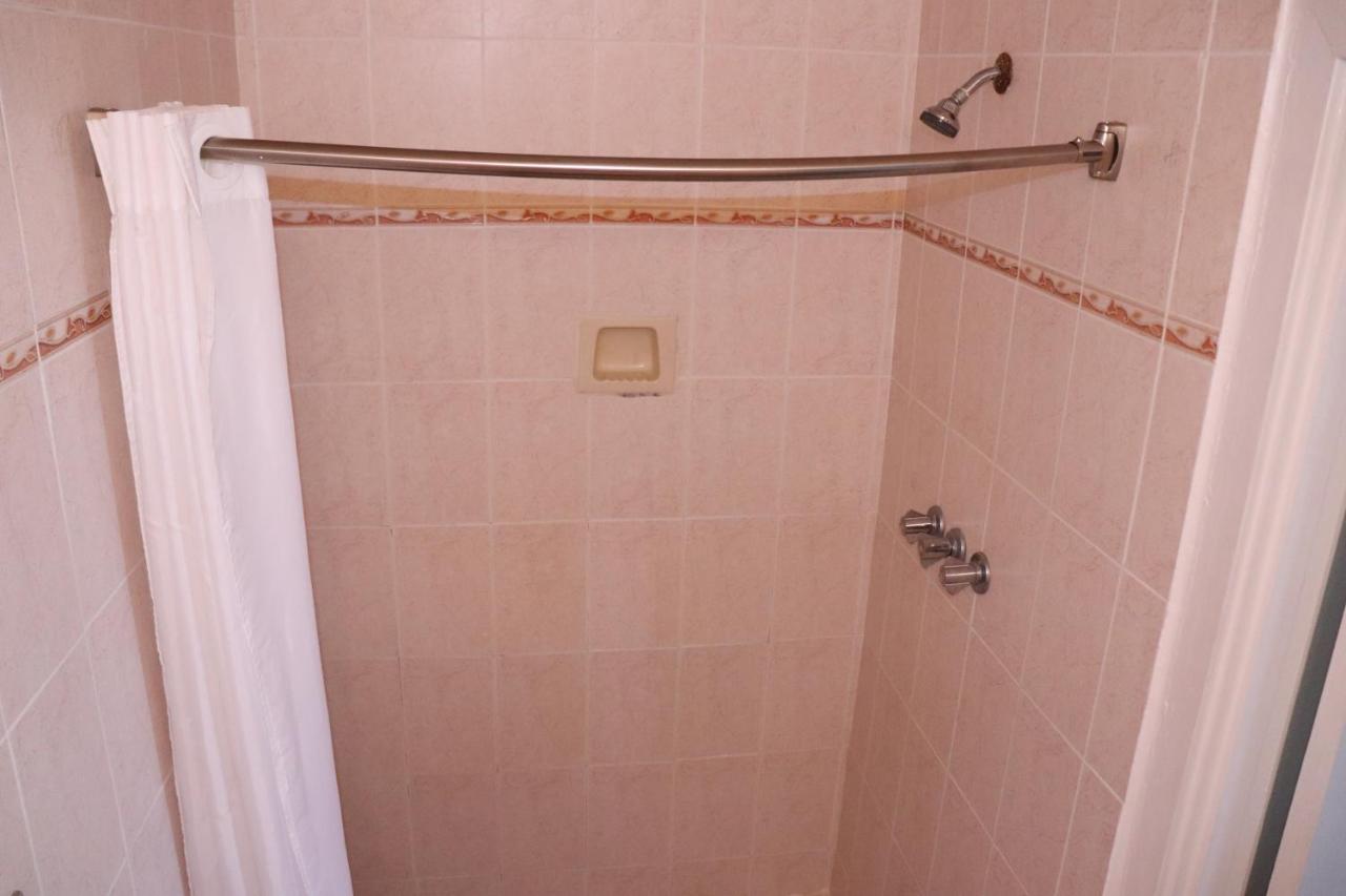 On Hollywood Beach - Affordable Two Bedrooms Sleeps 6 With Two Bathrooms Дейния Бийч Екстериор снимка