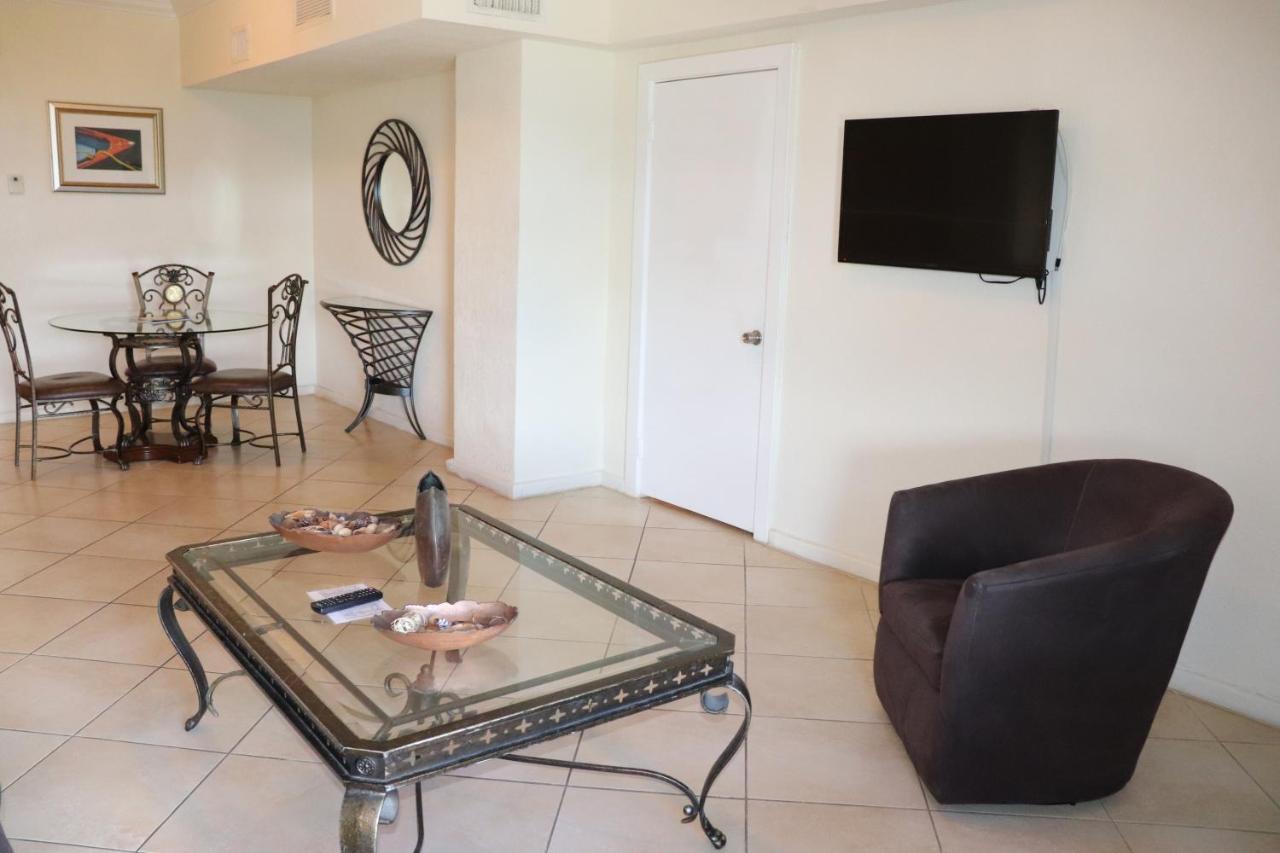 On Hollywood Beach - Affordable Two Bedrooms Sleeps 6 With Two Bathrooms Дейния Бийч Екстериор снимка